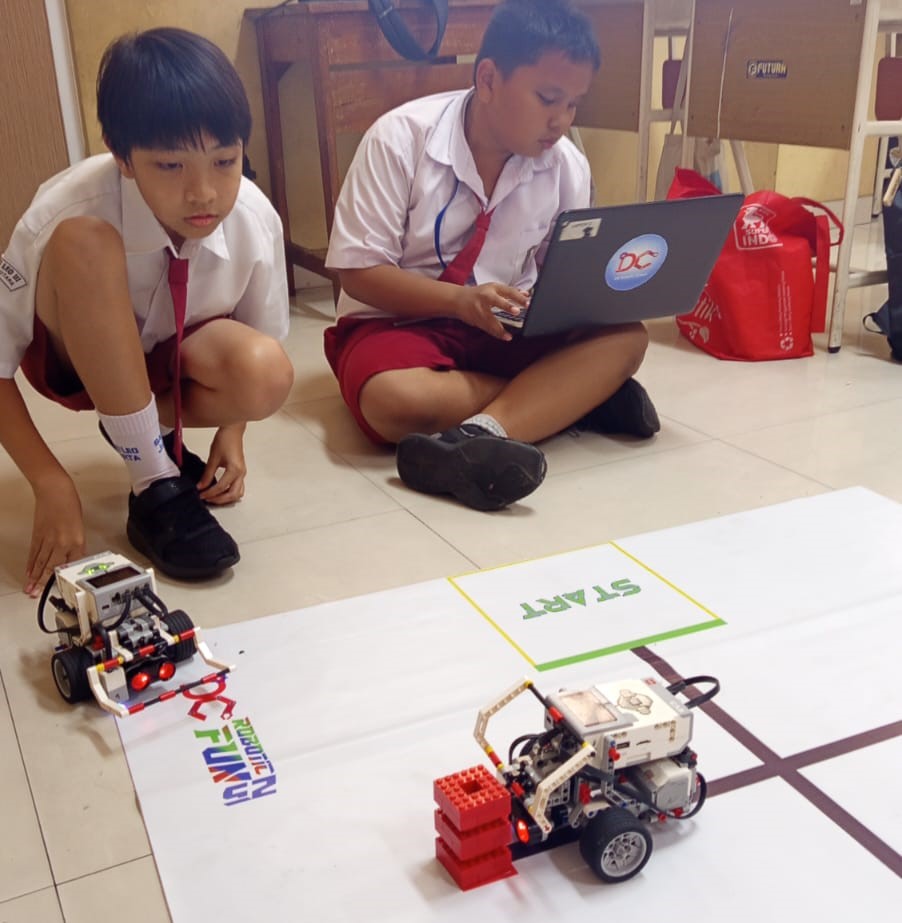 Sesi programming robot EV3 di kegiatan ekstrakurikuler